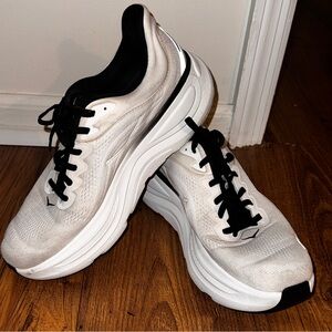 Men's Hoka Bondi 9 'White Black' 1162011-WBLC  Size 10.5D in excellent used cond